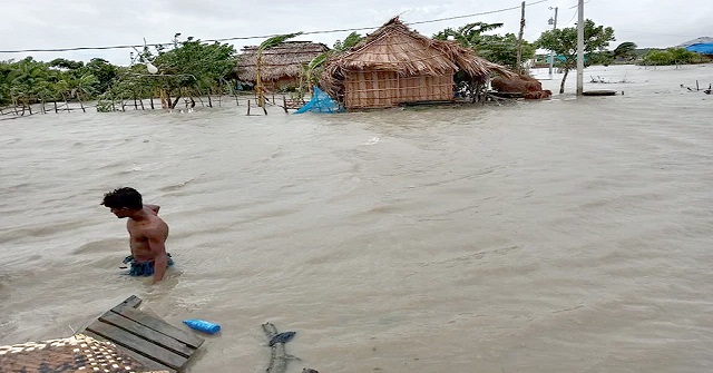 ভোলায় সাগর মোহনায় ১০ ট্রলারডুবি, নিখোঁজ ১৩ জেলে, বন্ধ ফেরি চলাচল